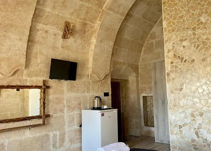 Vaveyla Cave * أوروغوبْ